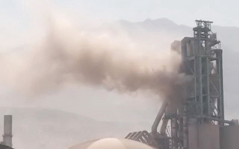 «بيئة رأس الخيمة» حقق في تسرب غبار  من مصنع إسمنت - الإمارات اليوم